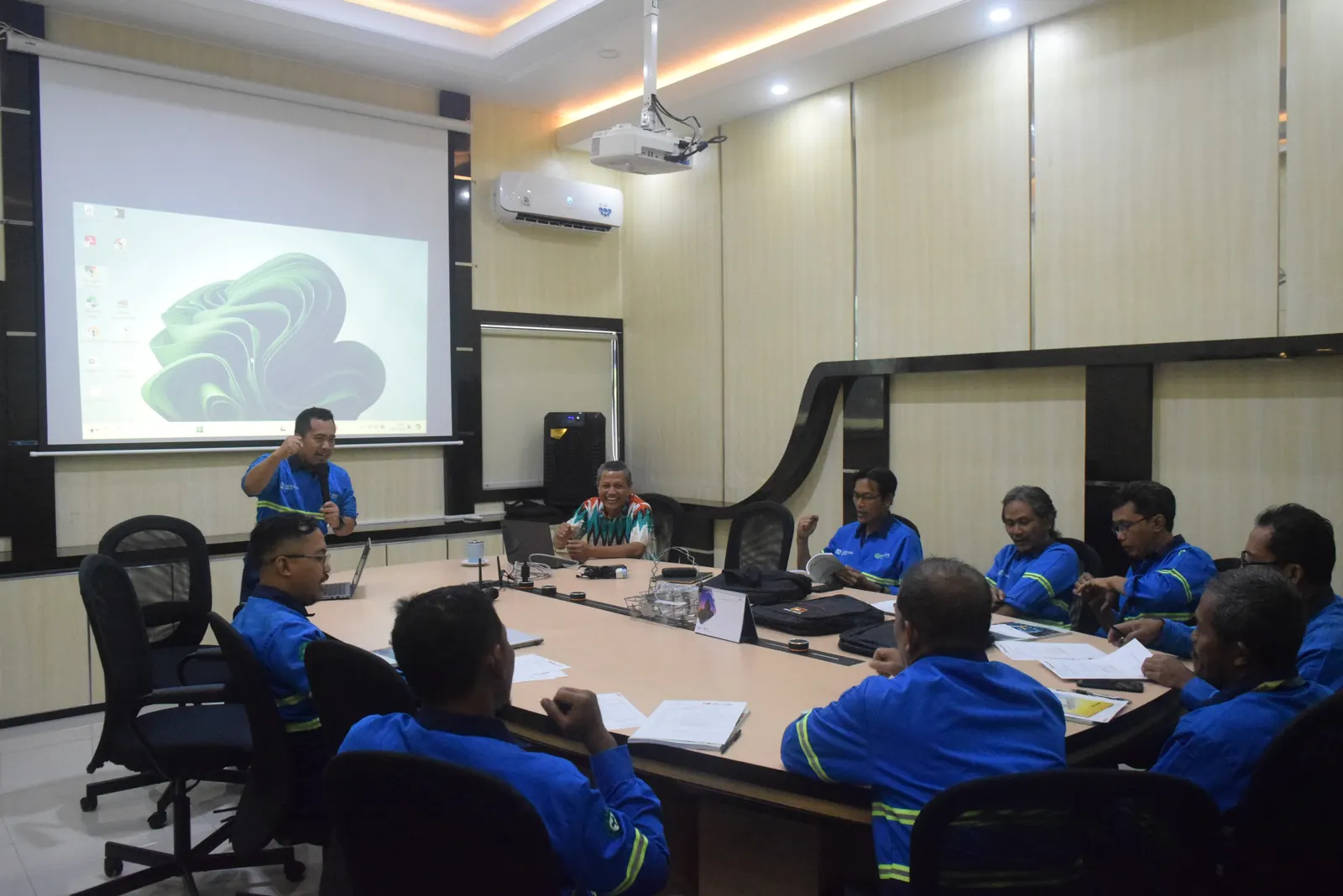 Kelas bersama instruktur praktisi